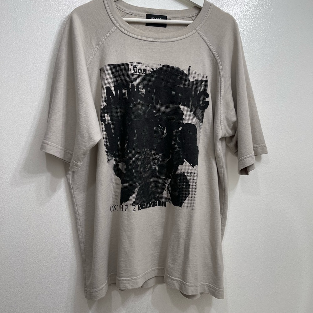 Gray oversize T-shirt with medium sleeve size and black roses print (small)
